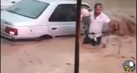 ساختمان دکتر شهباززاده - استیکی رندوم