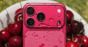 Side-by-side display of two iPhone 18 series devices: left labeled 18/18 Pro and right labeled 18 Pro Max, showing different front camera/notch designs.