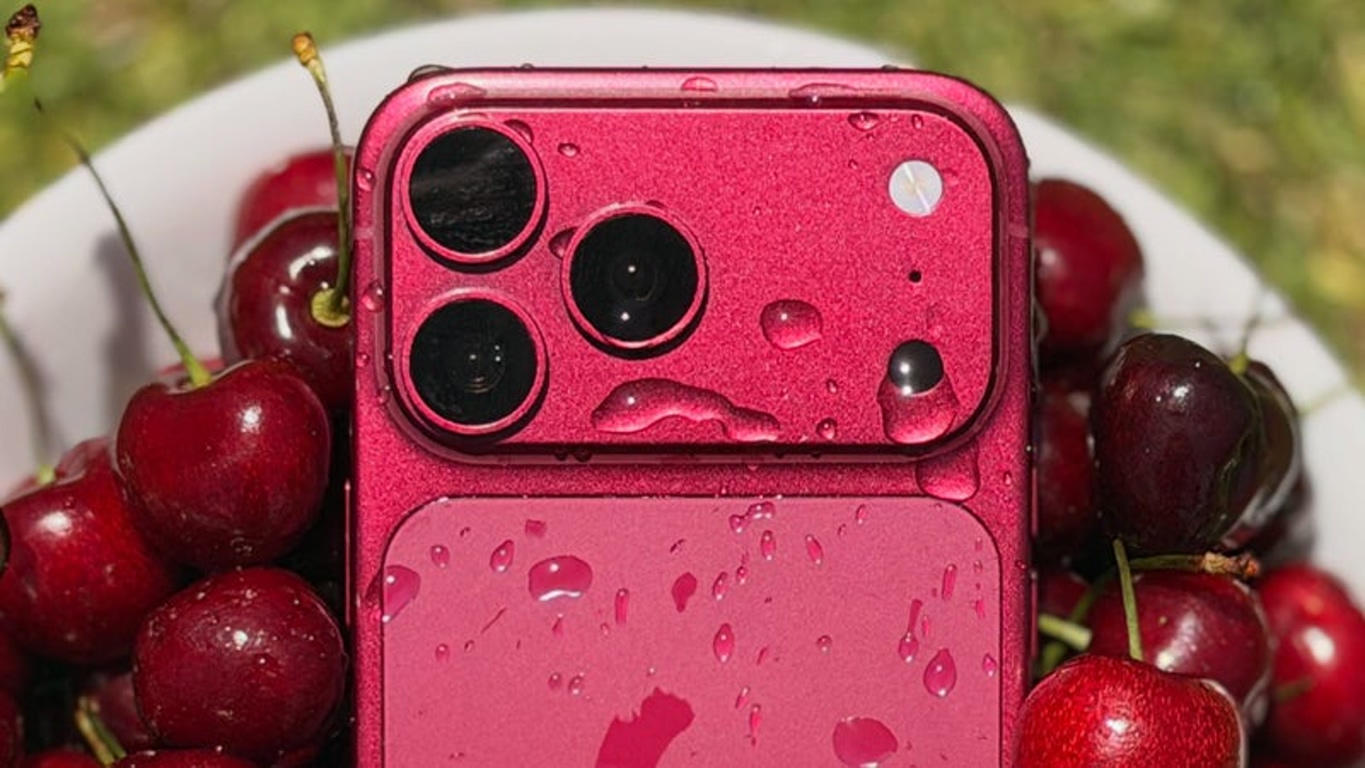 Side-by-side display of two iPhone 18 series devices: left labeled 18/18 Pro and right labeled 18 Pro Max, showing different front camera/notch designs.