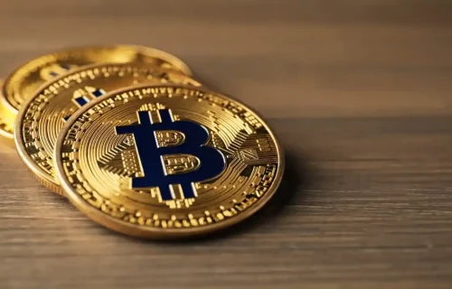 ارزش بیت&zwnj;کوین برای اولین بار در دو سال گذشته به زیر ۶۰ هزار دلار رسید | دیجینوی