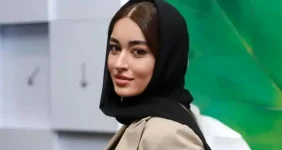 رپ‌خوانی خانم بازیگر سریال بی‌عاطفه در ماشین